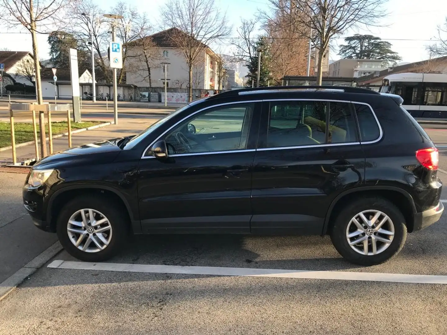 Volkswagen Tiguan Noir - 1