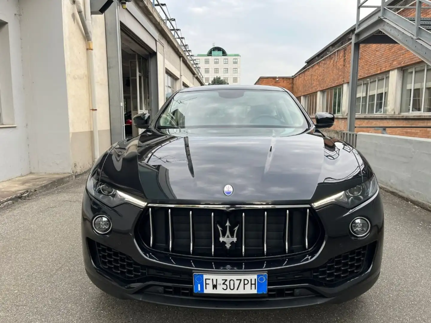 Maserati Levante V6 Diesel 275 CV AWD Granlusso Schwarz - 2