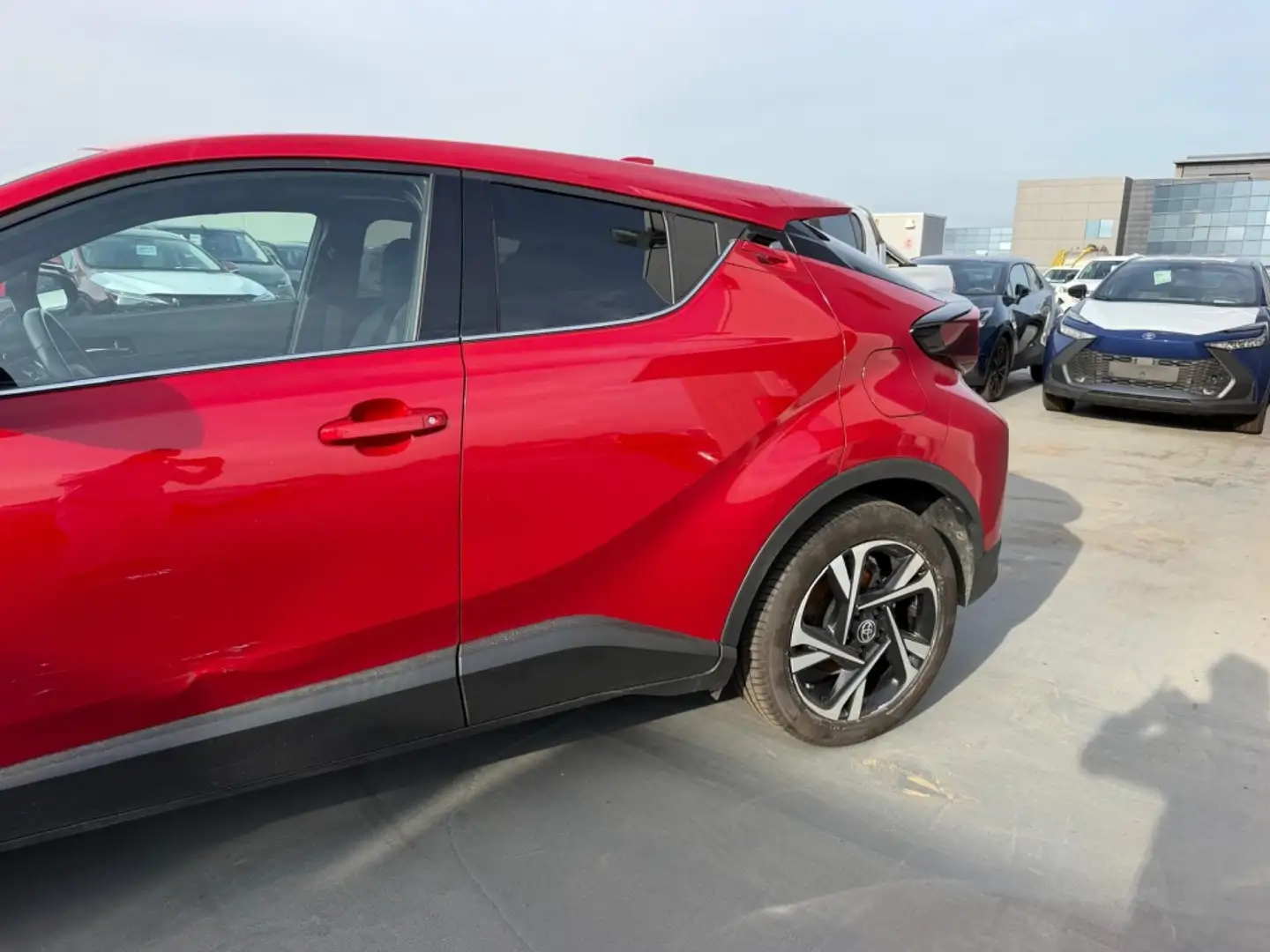 Toyota C-HR 125H Advance Rojo - 2