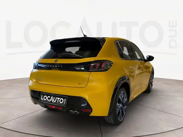 Peugeot 208 view 4