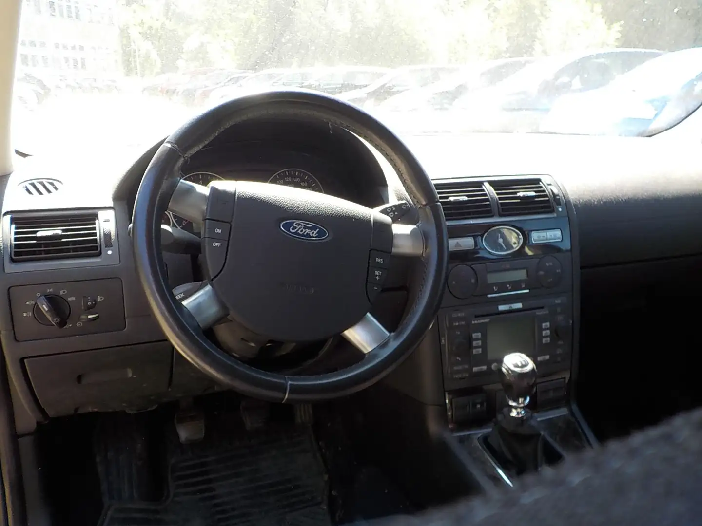 Ford Mondeo Ghia Frontscheibenheizung! Klima! Schwarz - 2