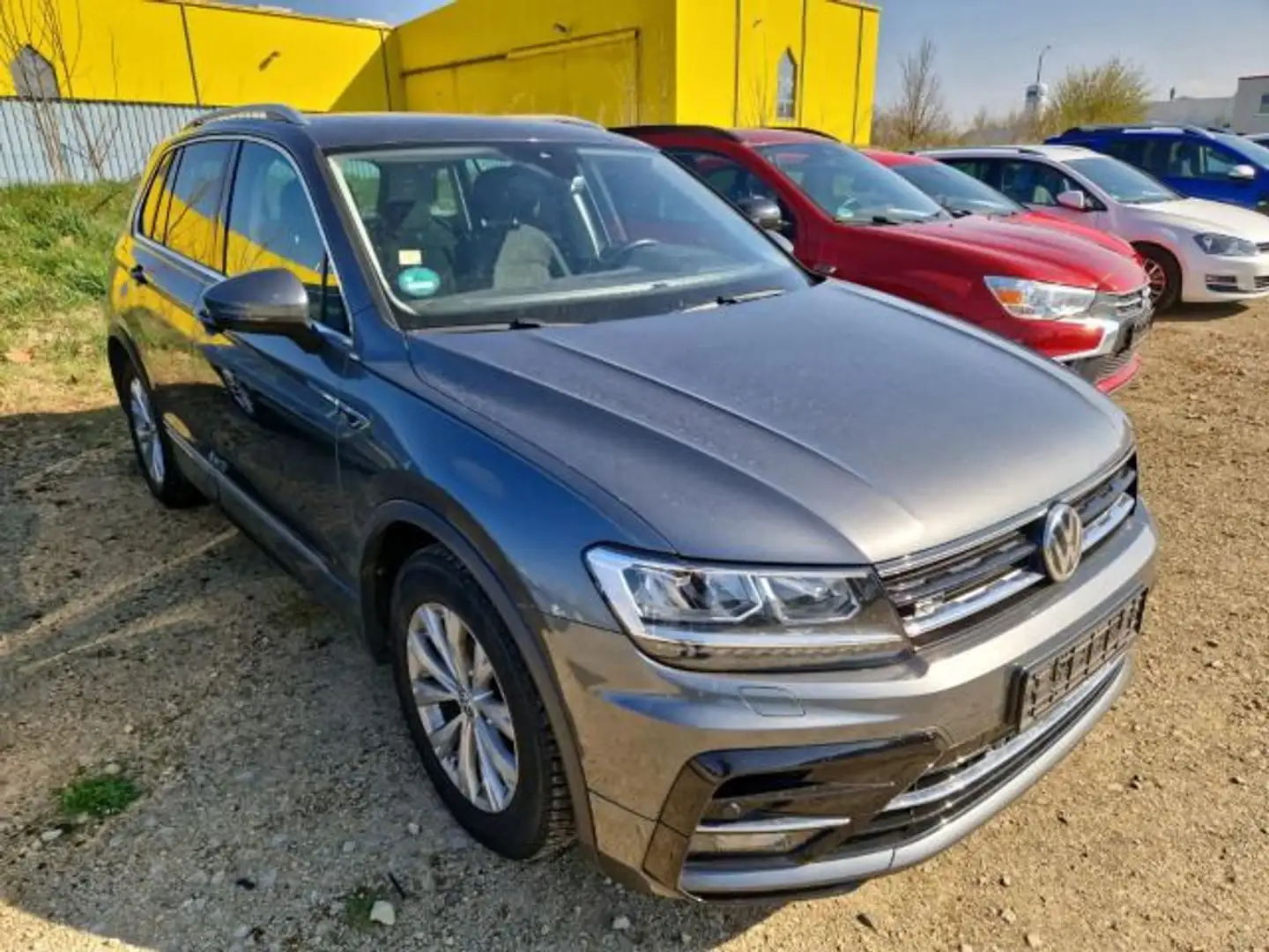 Volkswagen Tiguan 1.5 TSI DSG R-LINE LED PANO STDHZ AHK Grau - 2