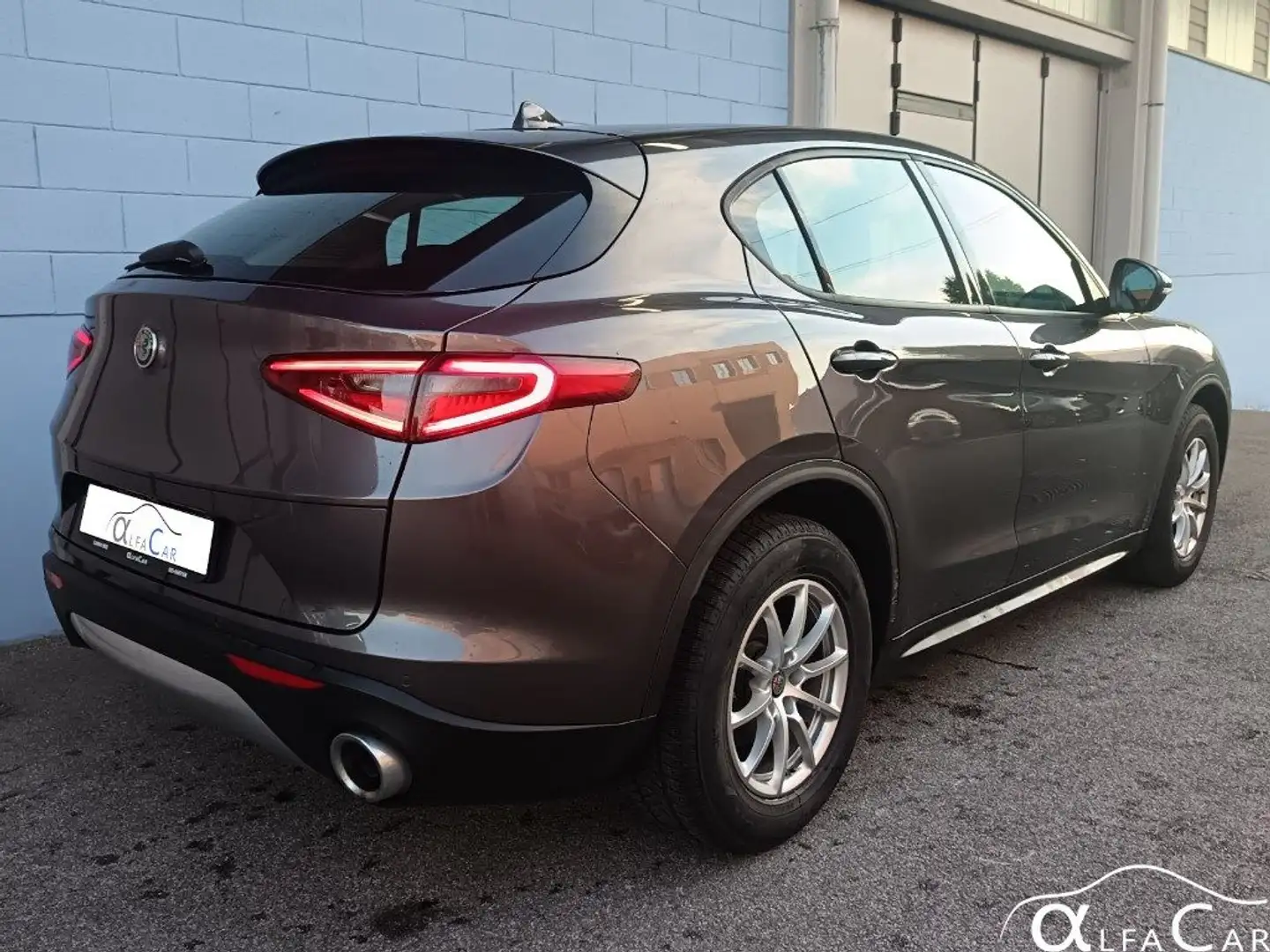 Alfa Romeo Stelvio 2.2 Turbodiesel 190 CV AT8 Q4 Business Grigio - 2