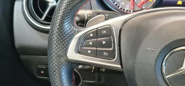 Mercedes-Benz 220 view 15