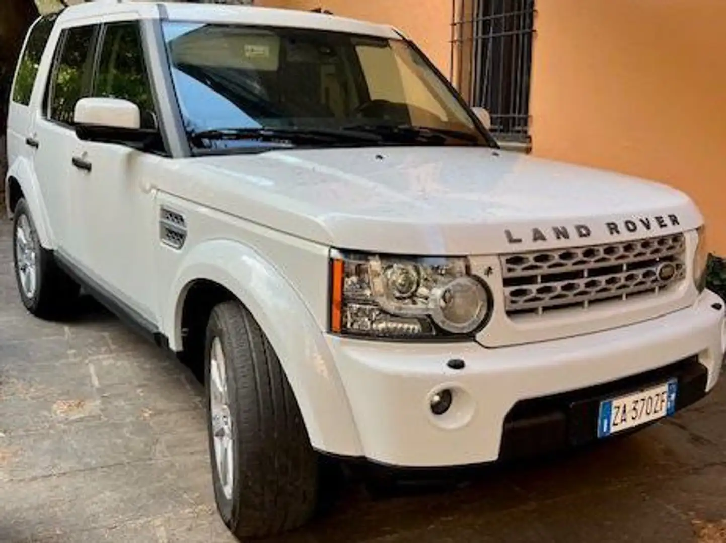 Land Rover Discovery 3.0 sdV6 SE 245cv auto Bianco - 2
