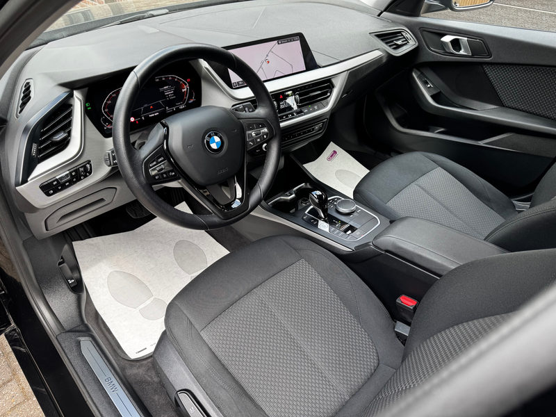 BMW 118 | FULL LED | NAVI | CARPLAY | PDC | DUAL AUTO A/C | LANE ASSIST | FRONT ASSIST | — photo 7