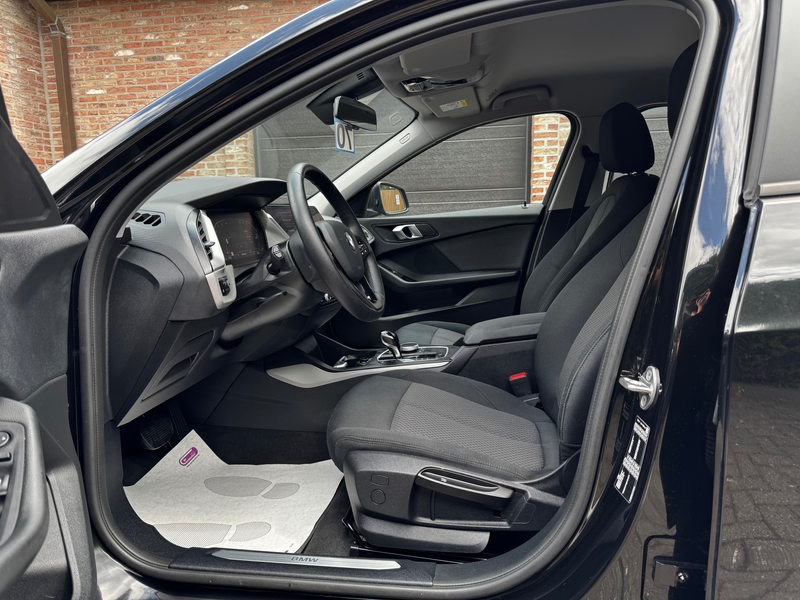 BMW 118 | FULL LED | NAVI | CARPLAY | PDC | DUAL AUTO A/C | LANE ASSIST | FRONT ASSIST | — photo 6