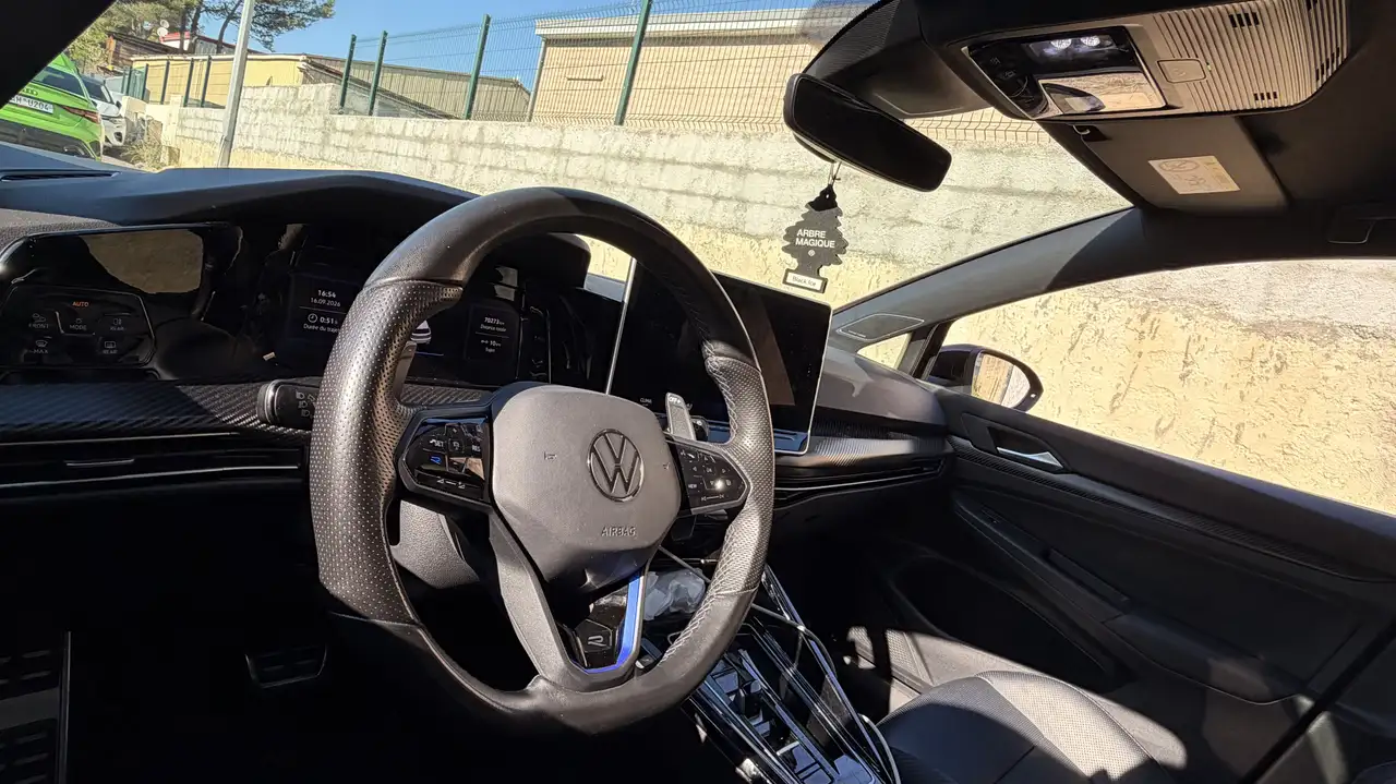 Volkswagen Golf R — photo 8