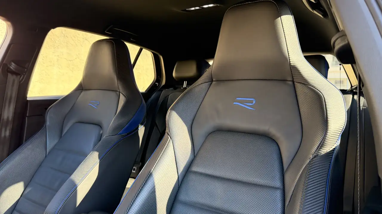 Volkswagen Golf R — photo 11