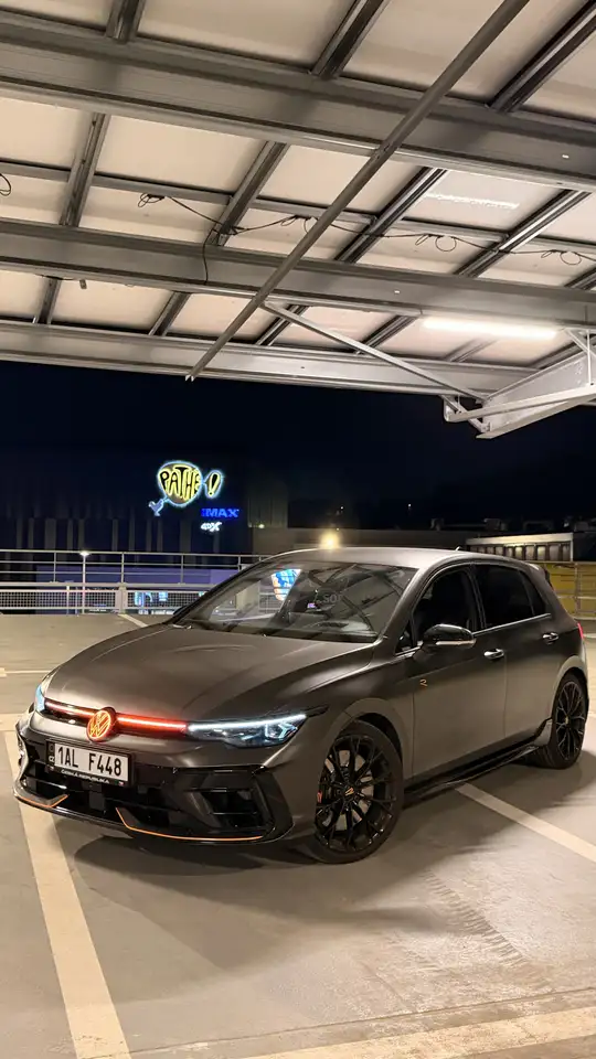 Volkswagen Golf R — photo 4