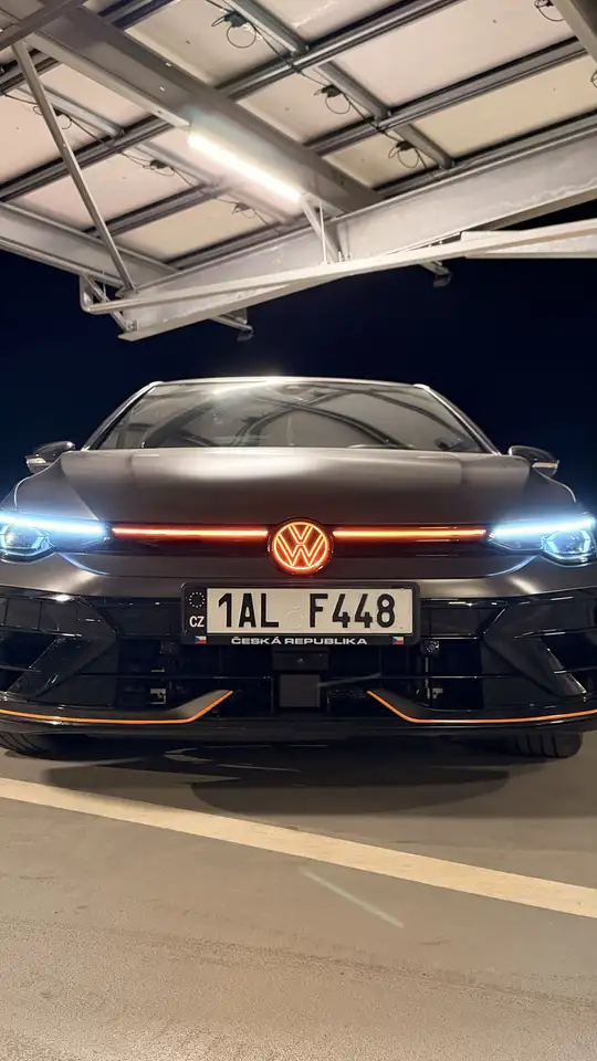 Volkswagen Golf R — photo 6