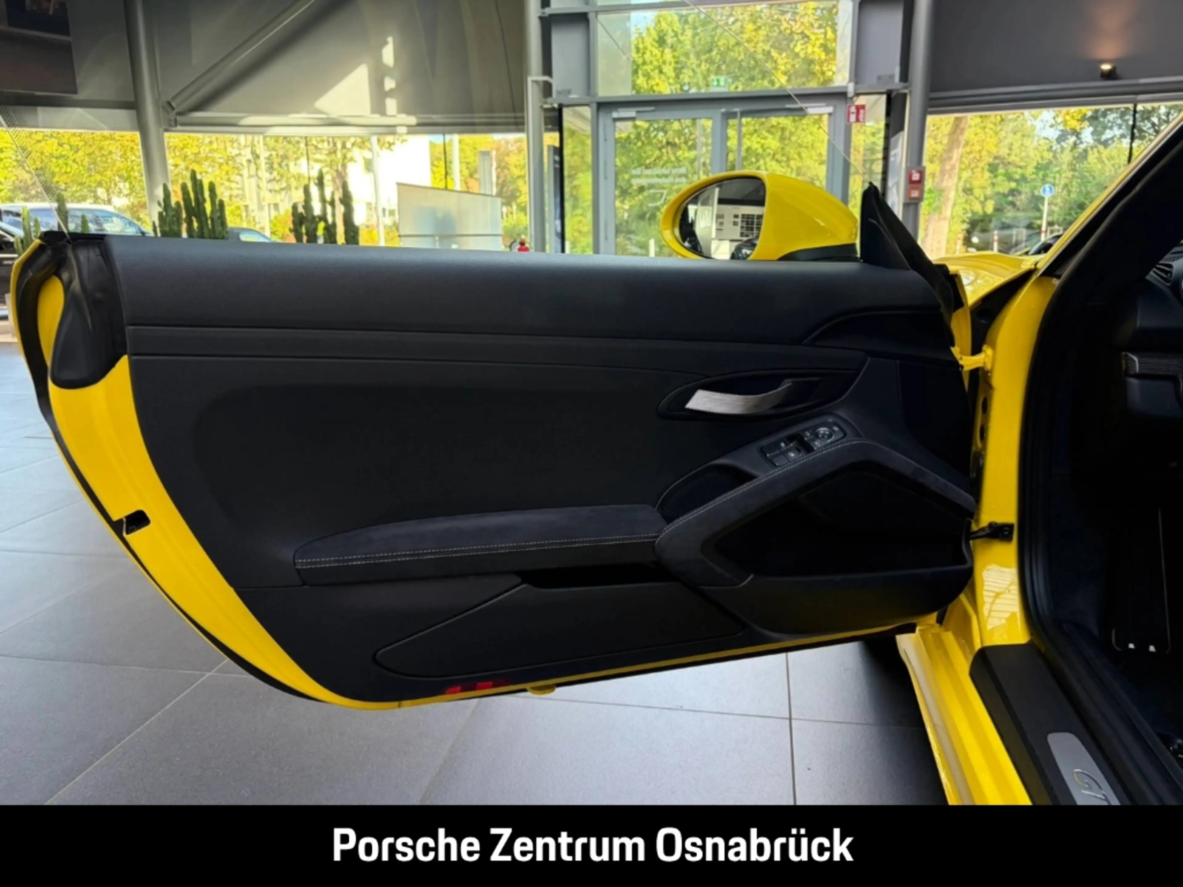 Porsche Cayman 718 GT4 — photo 4