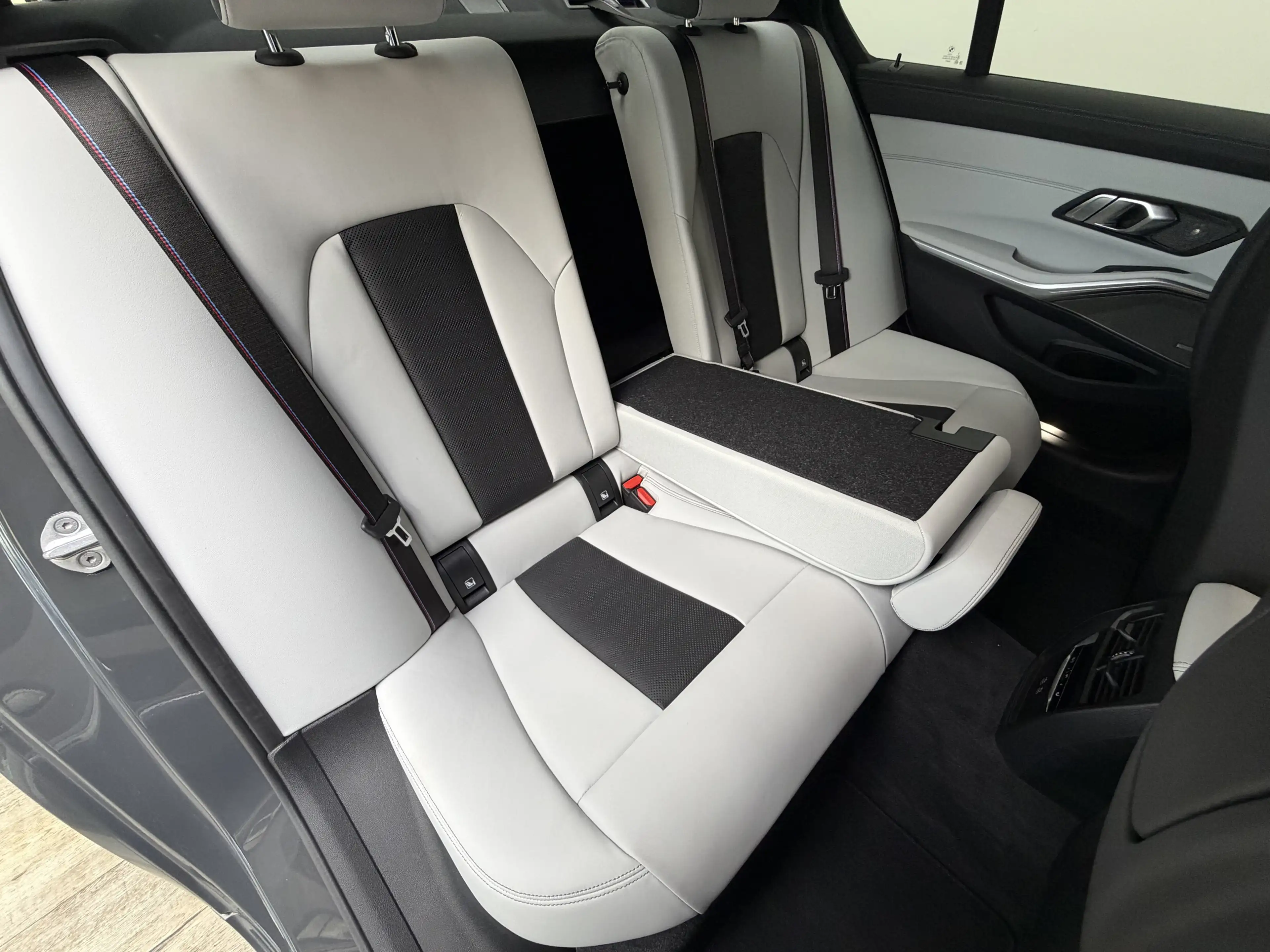 BMW M3 xDrive Competition Sitzlüftung ACC 360° Carbon — photo 23