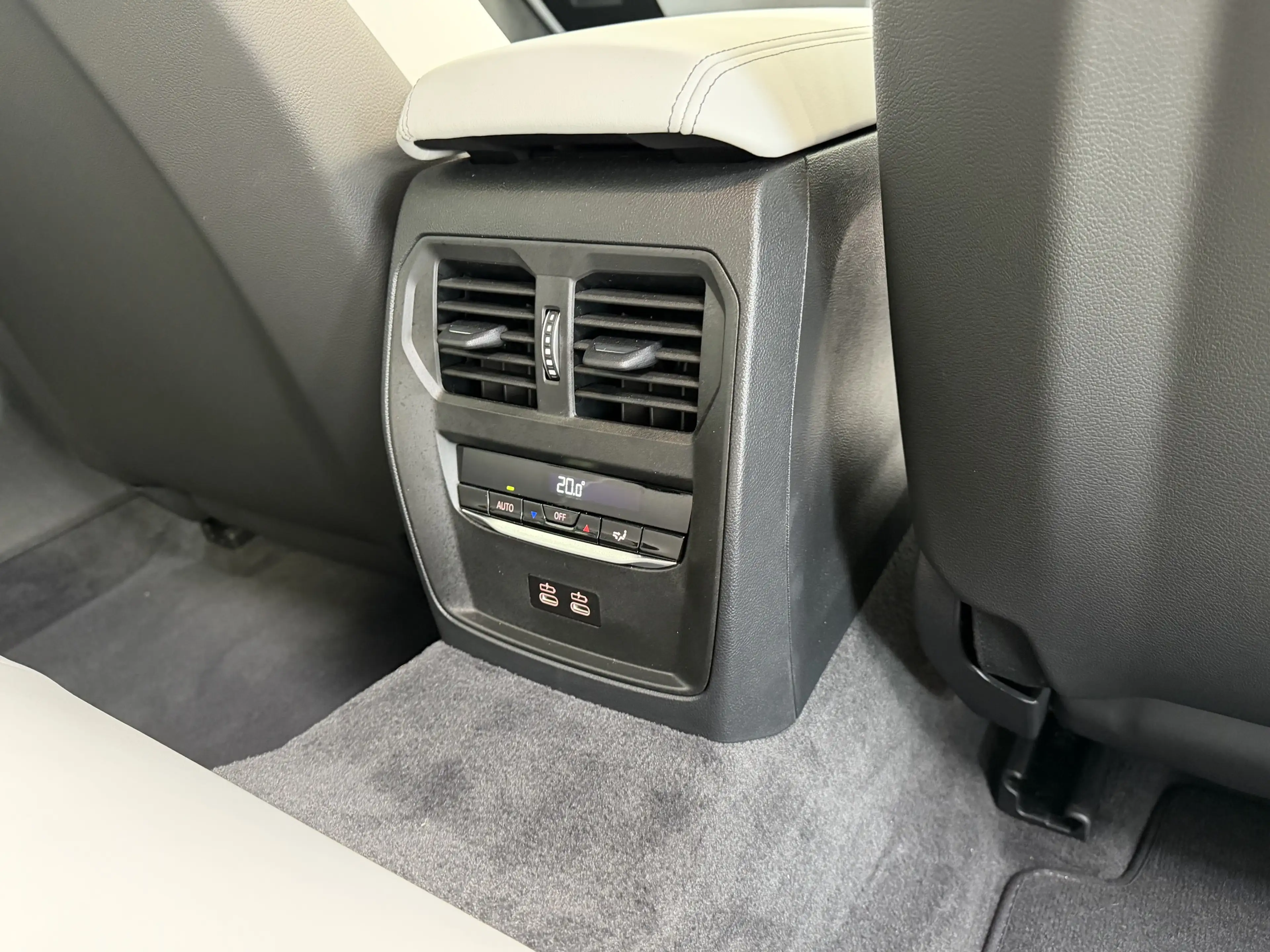 BMW M3 xDrive Competition Sitzlüftung ACC 360° Carbon — photo 25