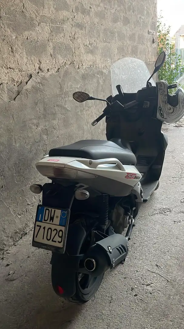 Aprilia SR Max 300 - 2