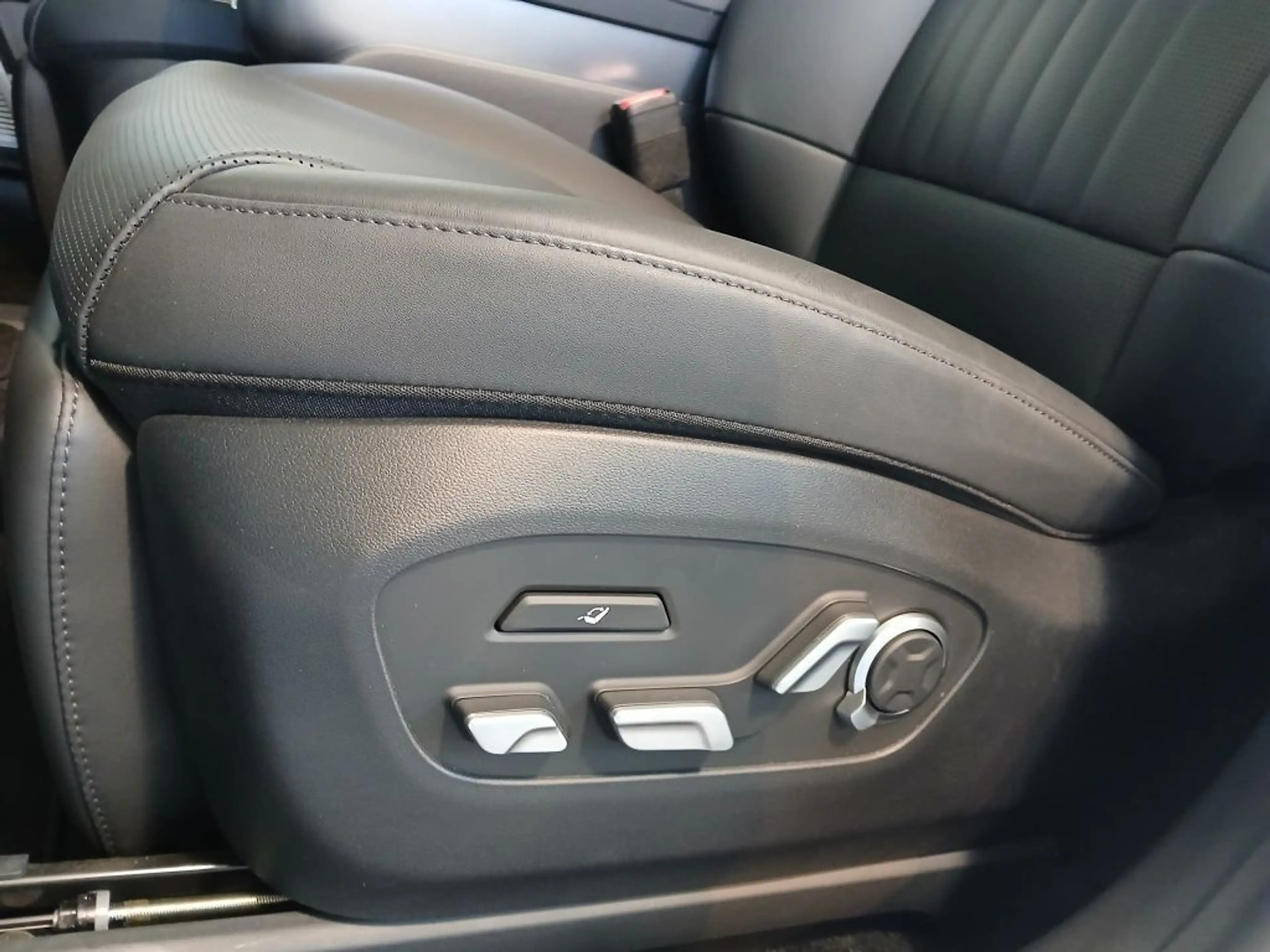 Hyundai IONIQ 9 110 kWh 4WD Uniq — photo 8