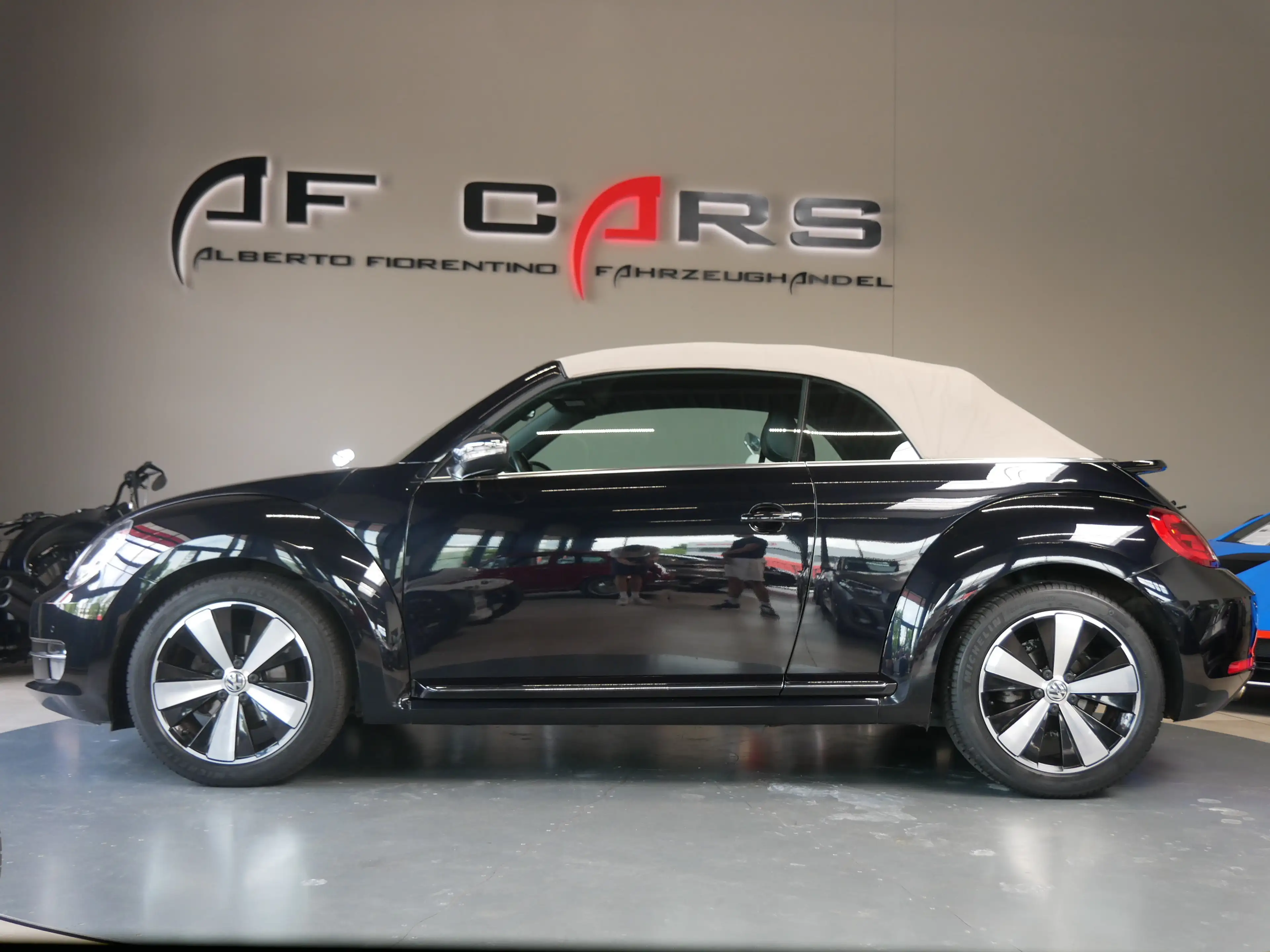 Volkswagen Beetle Exclusive Design BMT Bi-Xenon Temp Cabrio — photo 2