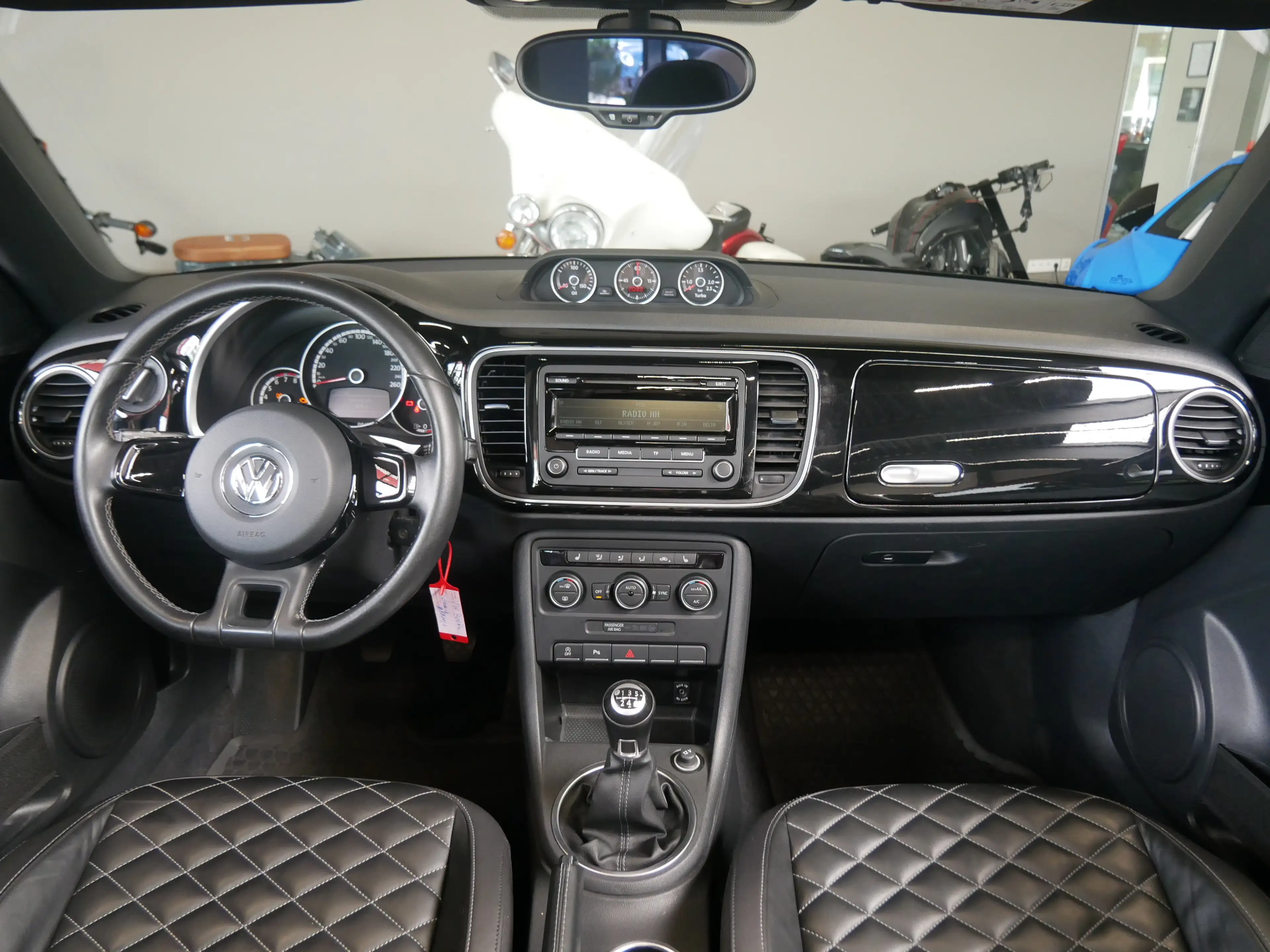 Volkswagen Beetle Exclusive Design BMT Bi-Xenon Temp Cabrio — photo 12