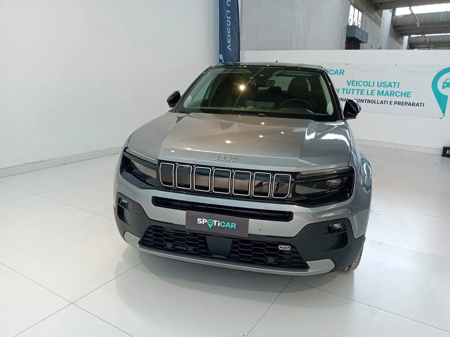 Jeep Avenger 1.2 Turbo Summit Grau - 2