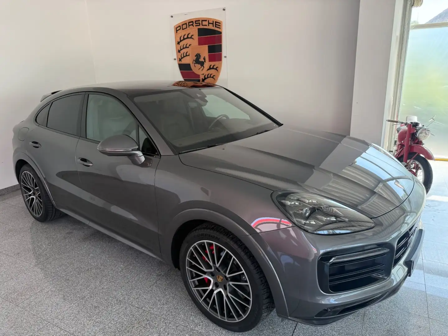 Porsche Cayenne Coupe GTS - P - Approved- 22 Zoll- ACC Grigio - 1
