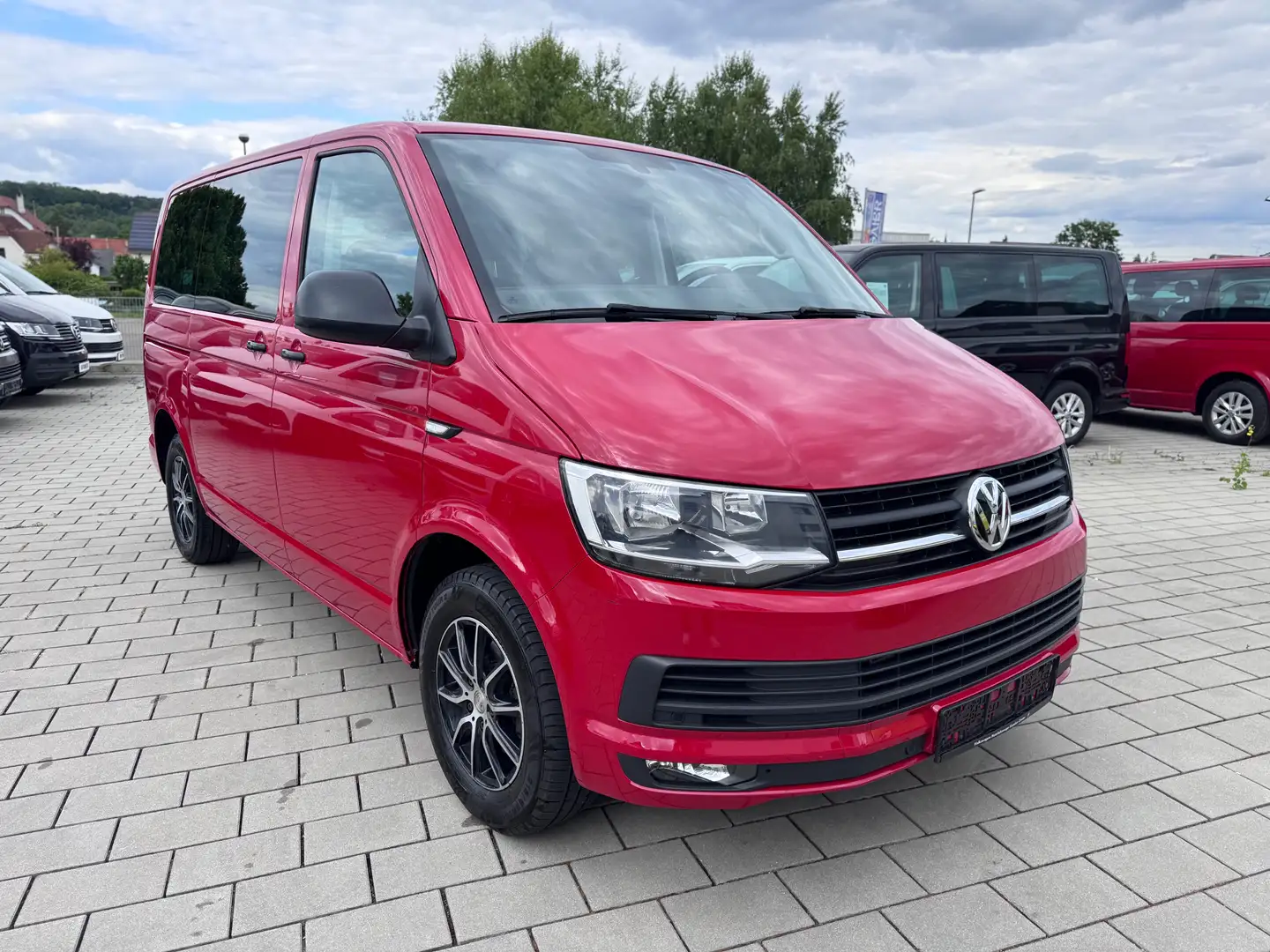 Volkswagen T6 Multivan Multivan/6-Sitzer/Kamera/AHK/SHZ/GRA/1.Hand Rojo - 2