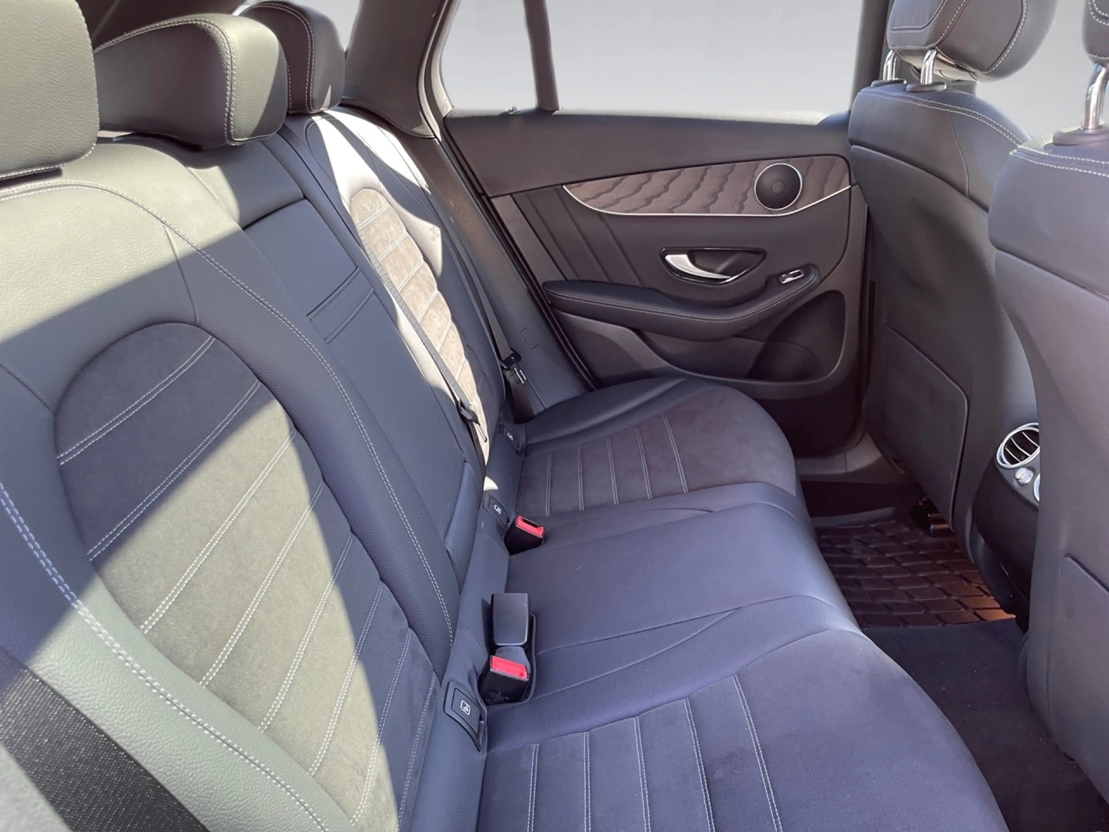 Mercedes-Benz GLC 300 e 4M Augmented Distronic Night Perf 360 — photo 13