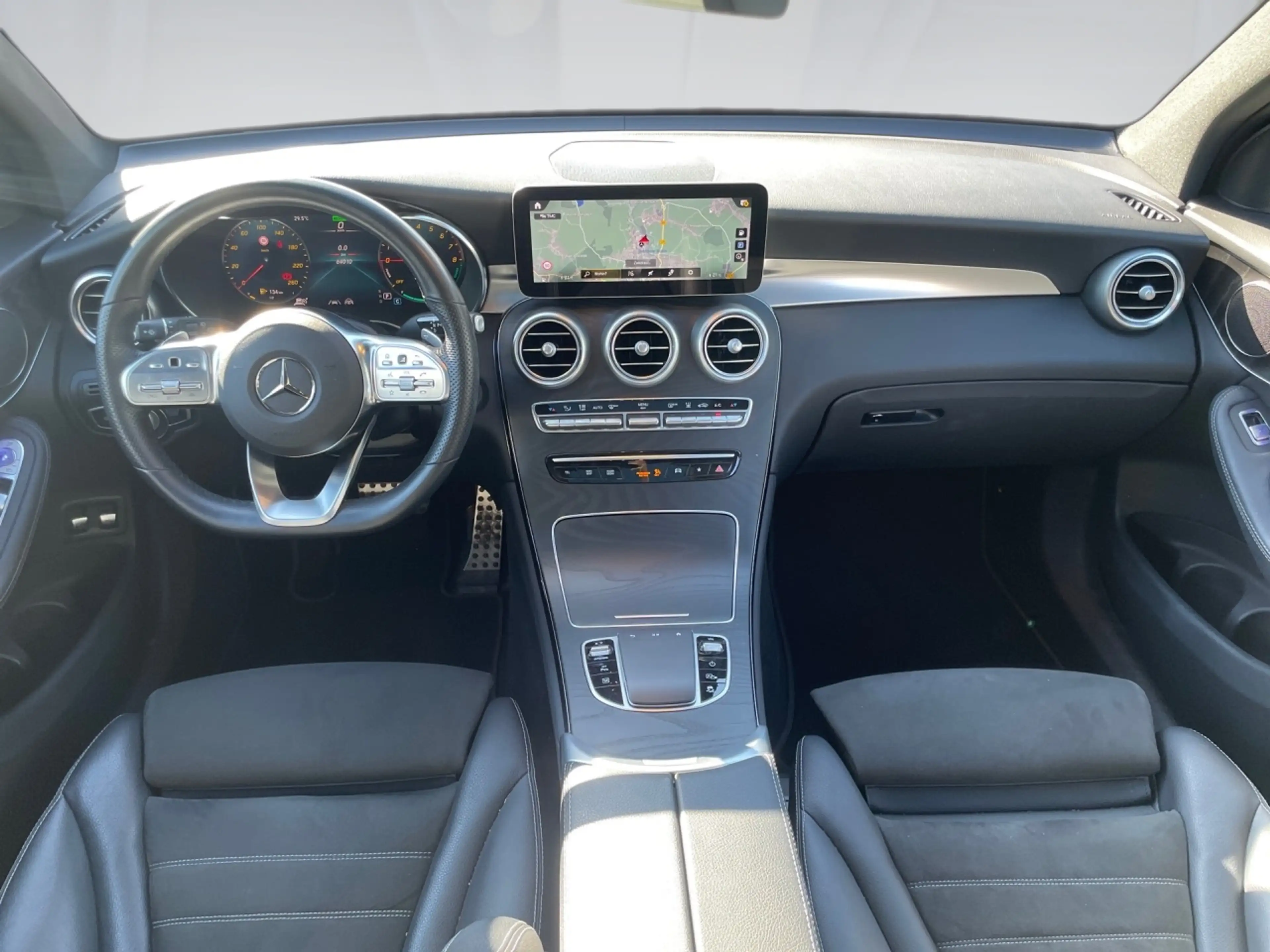 Mercedes-Benz GLC 300 e 4M Augmented Distronic Night Perf 360 — photo 12