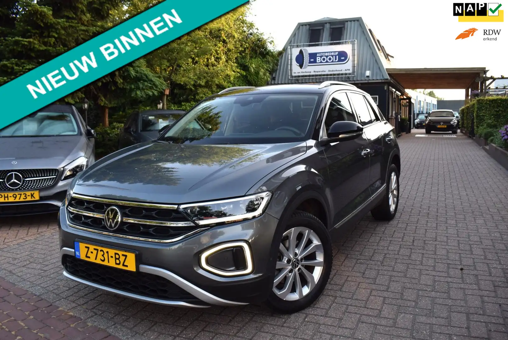 Volkswagen T-Roc 110PK TSI ADAP CRUISE/NAVI/AIRCO-ECC/CAMERA/BLUETO Grijs - 1