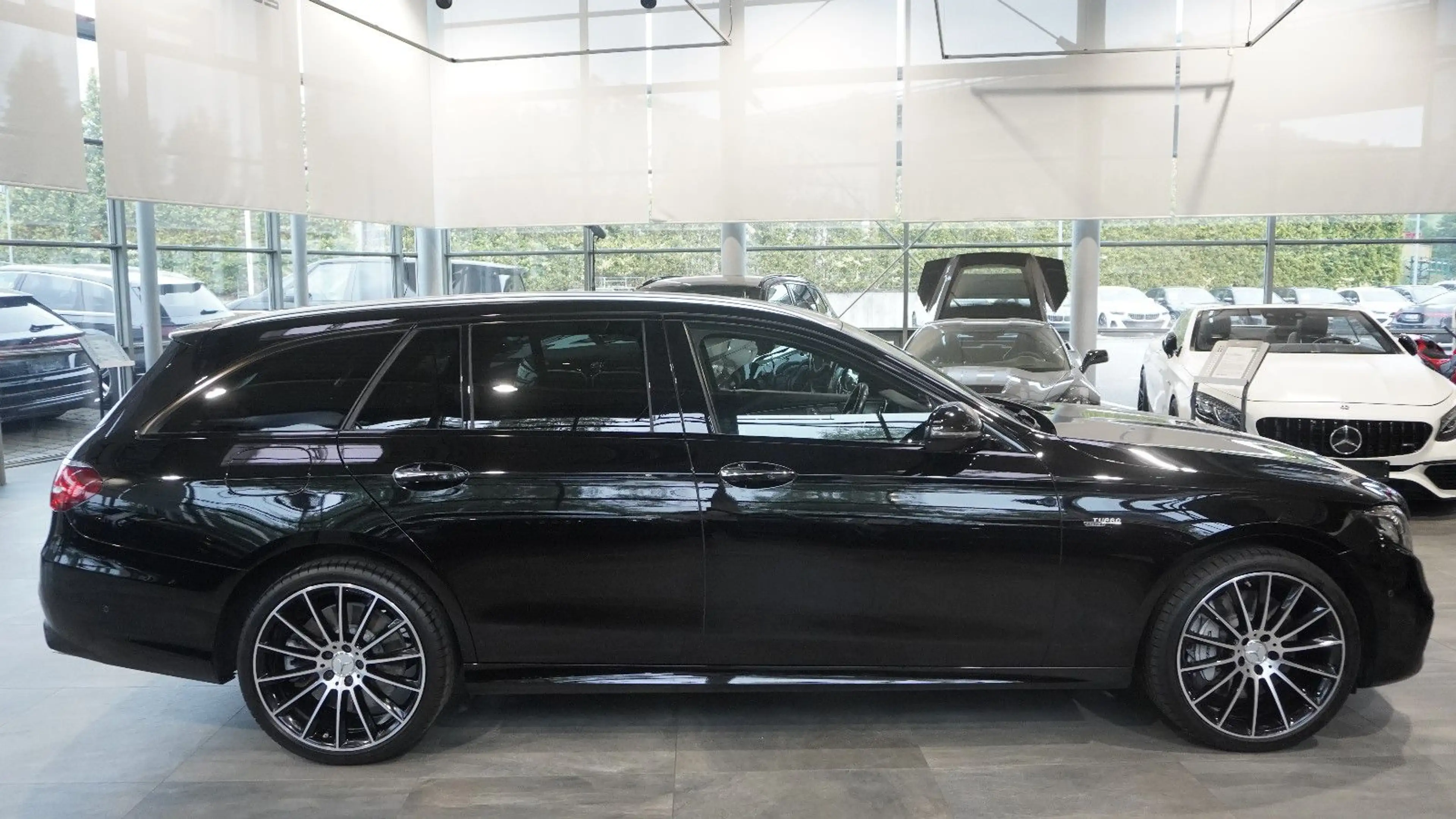 Mercedes-Benz E 53 AMG T 4Matic+*PANO*BUR*AHK*AMG-DRIVEPACK — photo 4