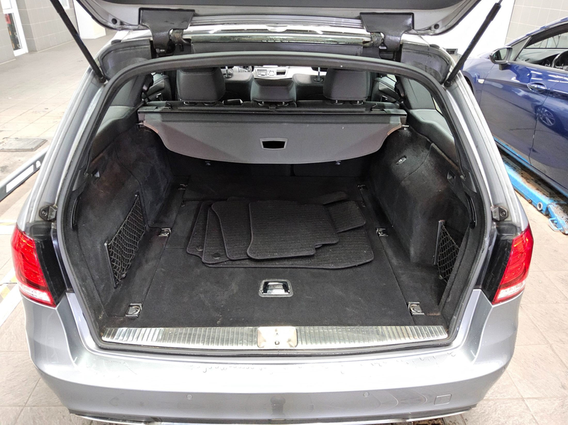 Mercedes-Benz E 220 T BT Avantgarde T-Leder Navi LED GSD AHK — photo 12