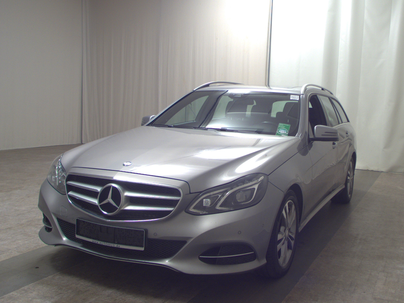 Mercedes-Benz E 220 T BT Avantgarde T-Leder Navi LED GSD AHK — photo 2