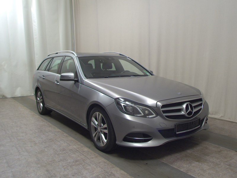 Mercedes-Benz E 220 T BT Avantgarde T-Leder Navi LED GSD AHK — photo 3