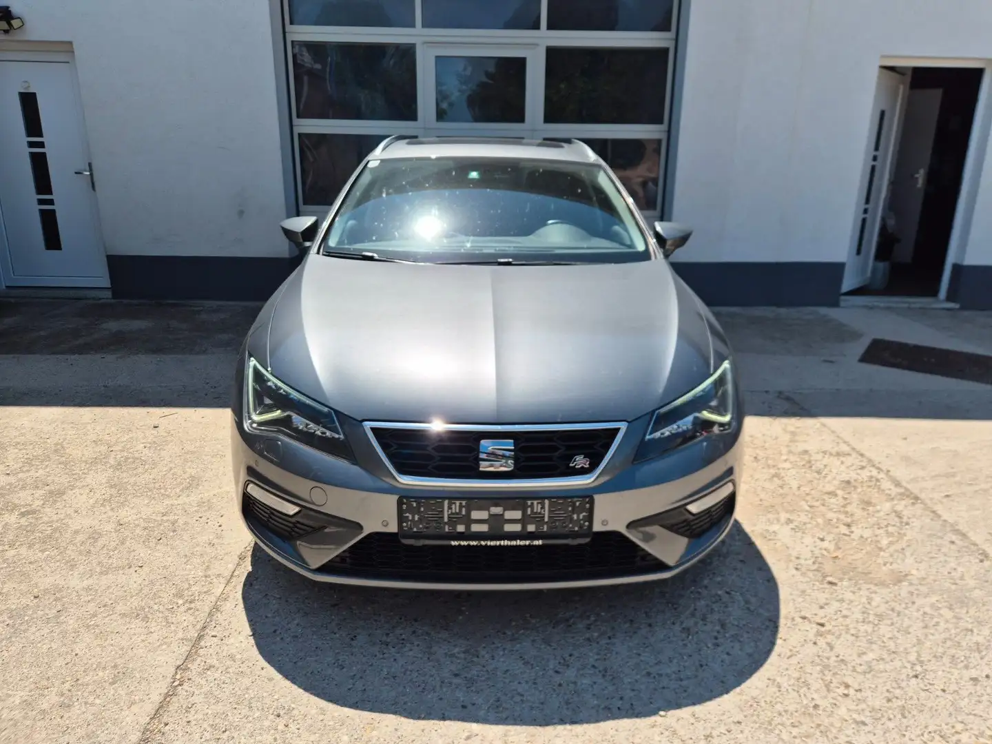 SEAT Leon FR 1,4 TSI Start-Stopp Grau - 1
