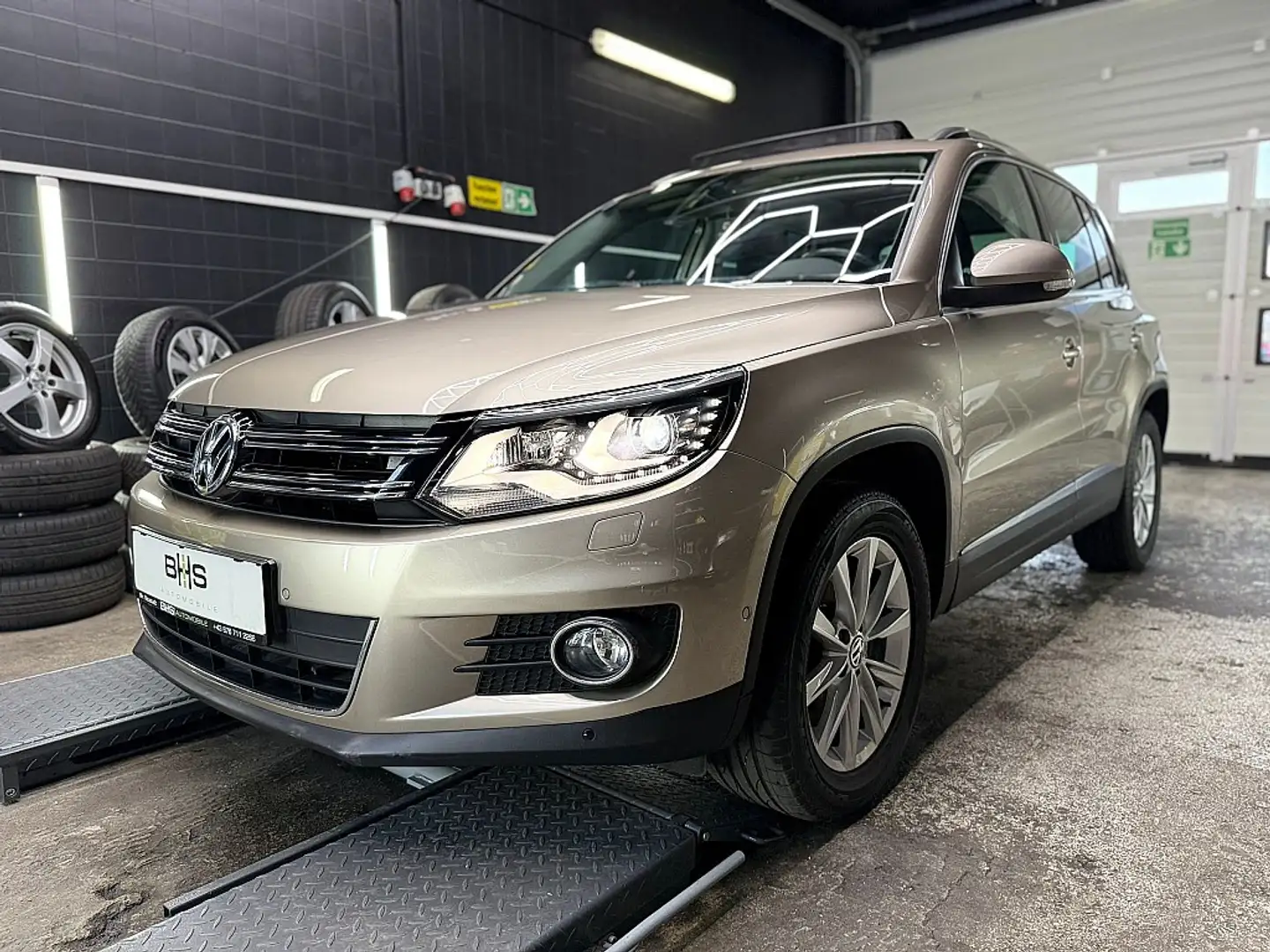 Volkswagen Tiguan 2,0 TDI BMT 4Motion Sky DPF DSG Beige - 1