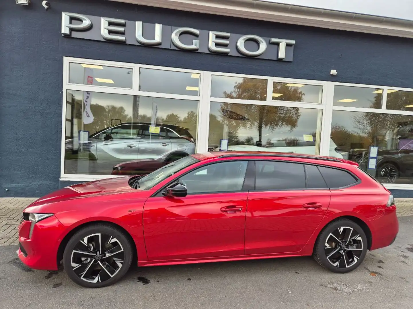 Peugeot 508 SW GT 130 EAT8 LEDER+MATRIX+NIGHT-VISION+FOCAL Rot - 1