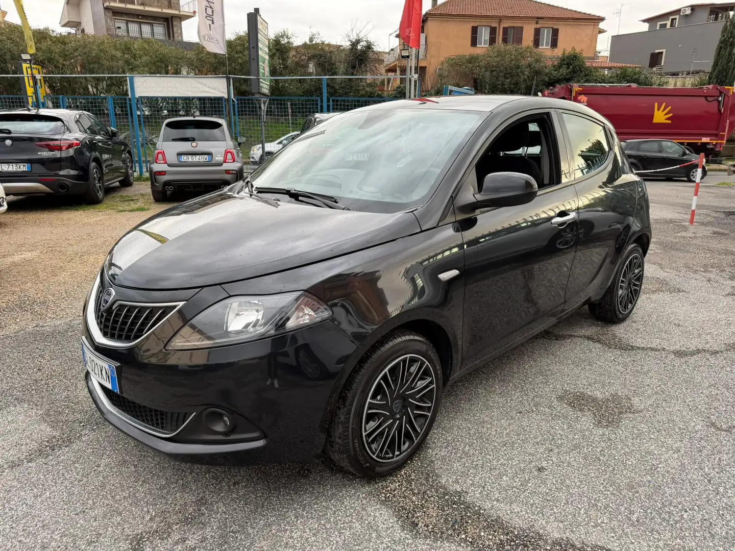 Lancia Ypsilon 1.0 Hybrid **SENSORI DI PARCHEGGIO** Schwarz - 1