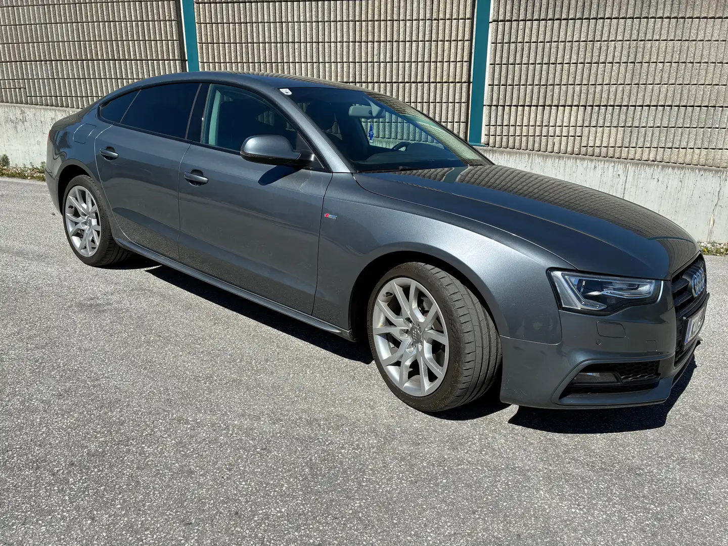 Audi A5 S-Line, Sportback Grau - 2