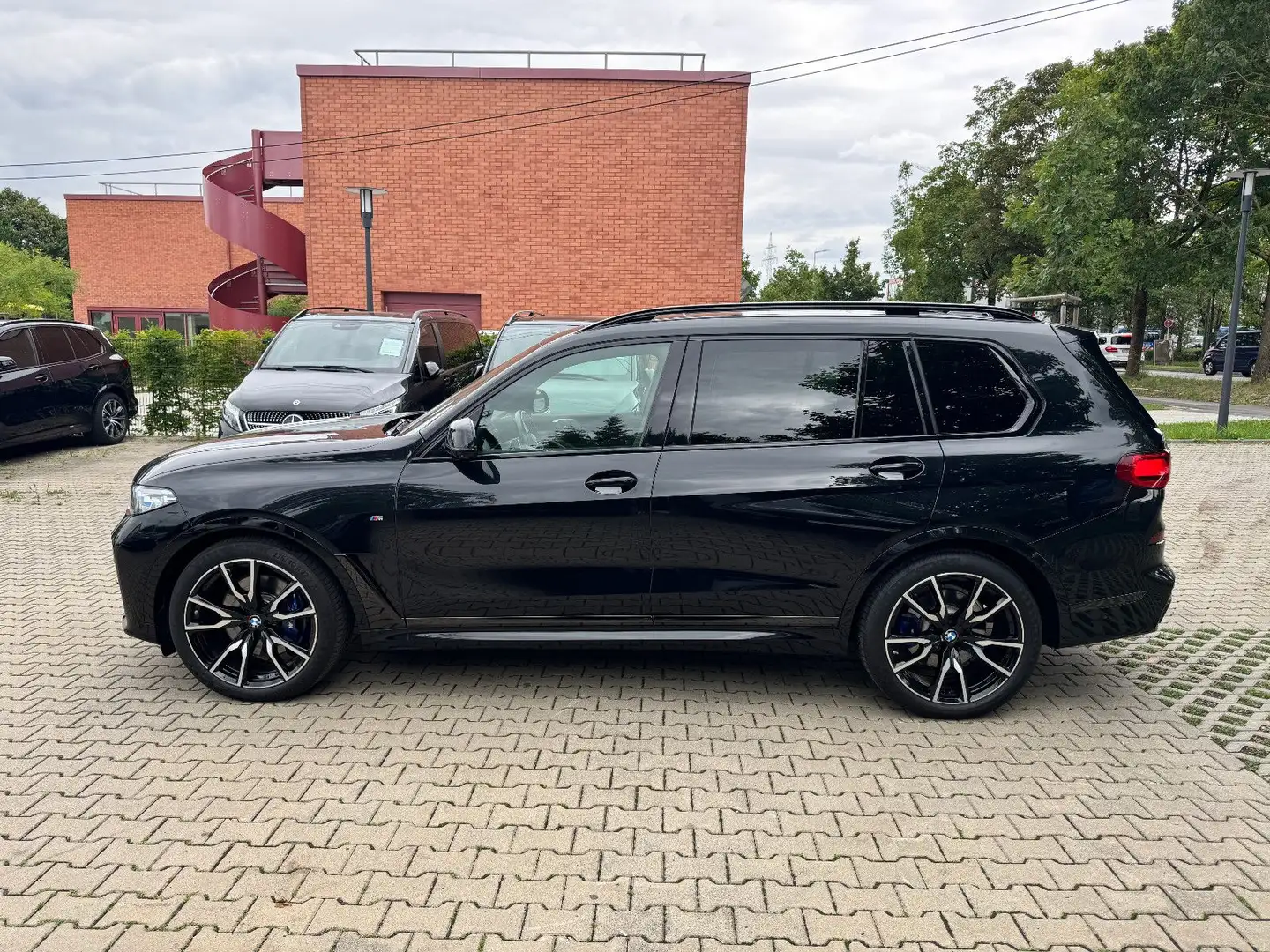 BMW X7 xDrive 40 d MSport*WinterP*Panorama*ACC*Laser Schwarz - 2