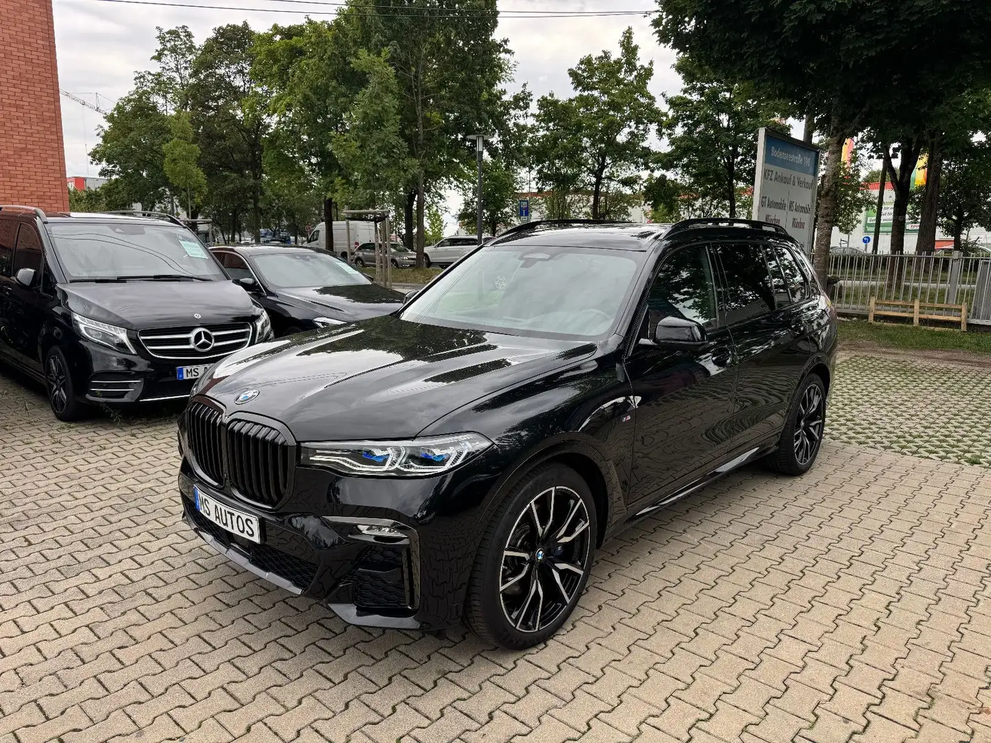 BMW X7 xDrive 40 d MSport*WinterP*Panorama*ACC*Laser Schwarz - 1