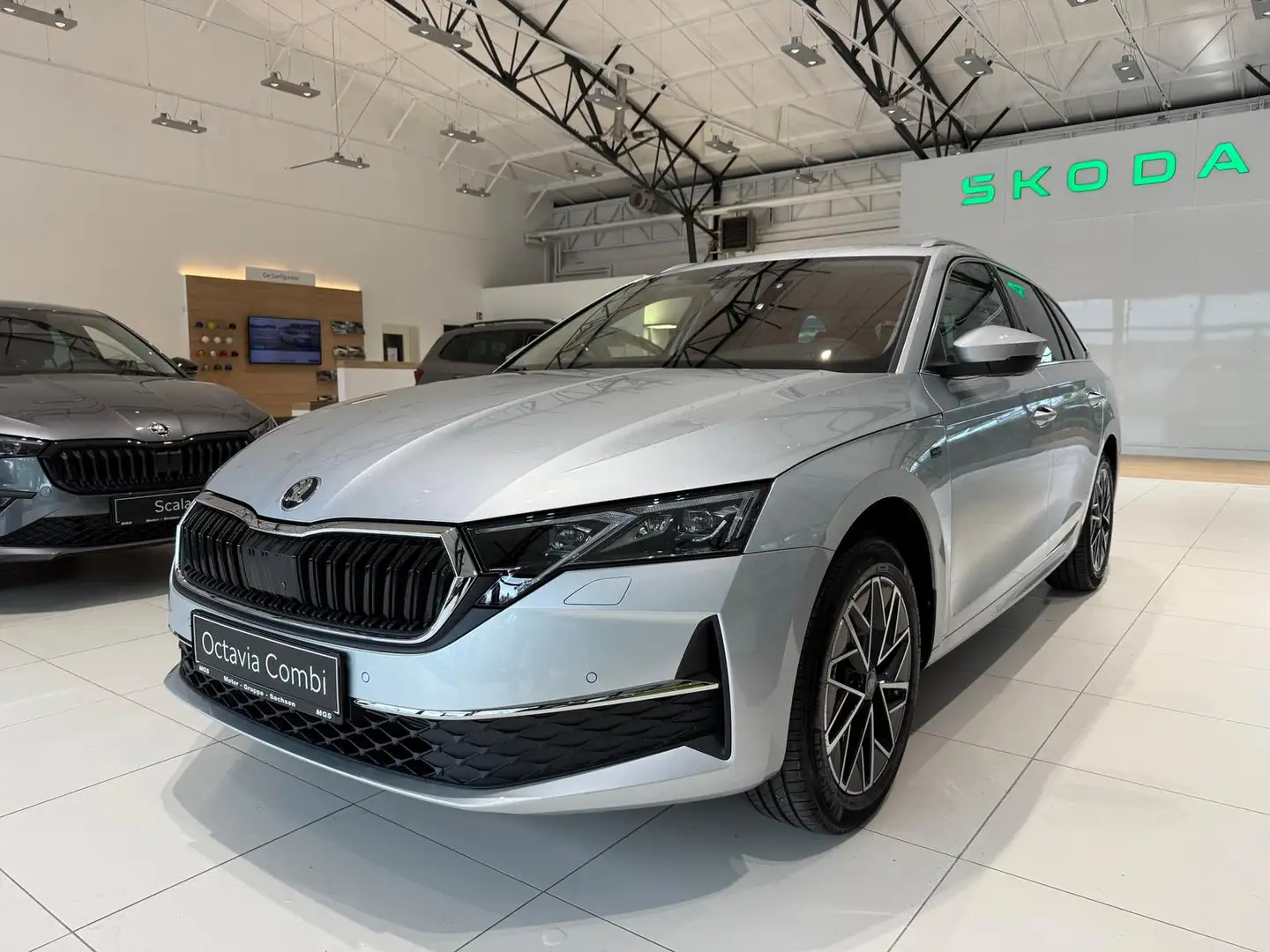 Skoda Octavia Combi 1,5 TSI Tour #AHK #Navi Silber - 2
