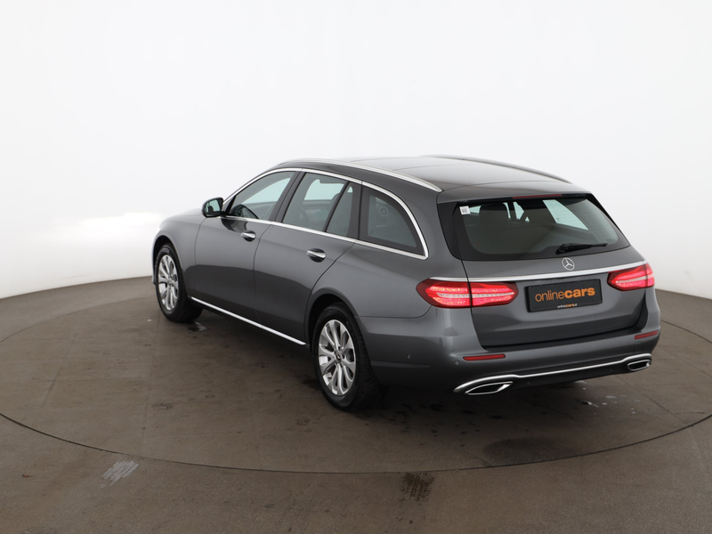 Mercedes-Benz E 220 d 4Matic Avantgarde Aut LED 360-CAM SKY NAV — photo 7