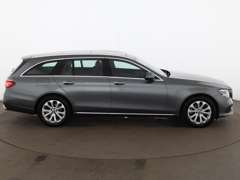 Mercedes-Benz E 220 d 4Matic Avantgarde Aut LED 360-CAM SKY NAV — photo 4