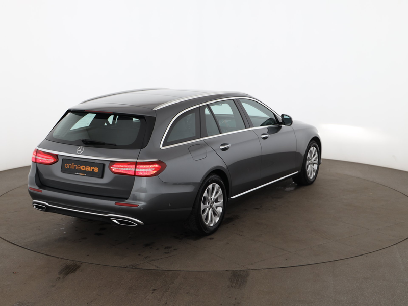Mercedes-Benz E 220 d 4Matic Avantgarde Aut LED 360-CAM SKY NAV — photo 3