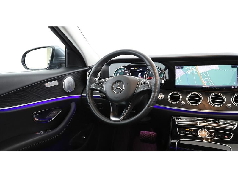 Mercedes-Benz E 220 d 4Matic Avantgarde Aut LED 360-CAM SKY NAV — photo 12