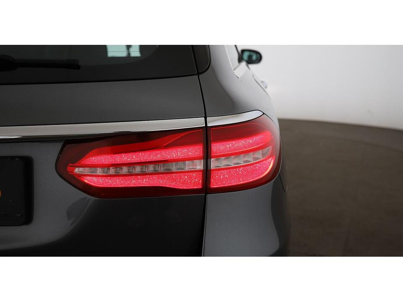Mercedes-Benz E 220 d 4Matic Avantgarde Aut LED 360-CAM SKY NAV — photo 9