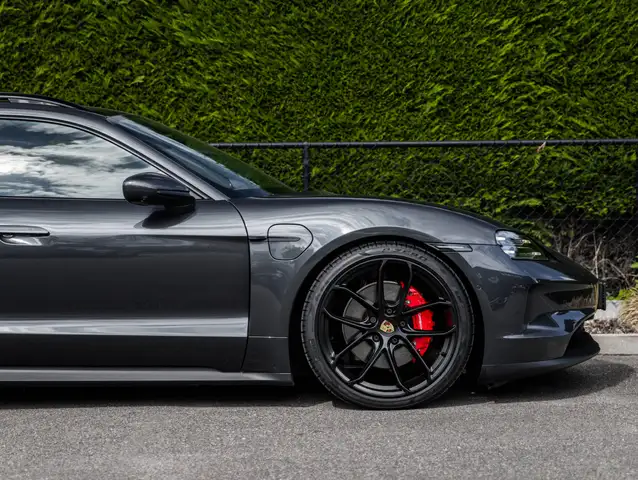 Porsche Taycan view 18