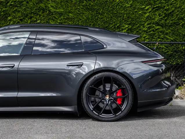 Porsche Taycan view 23