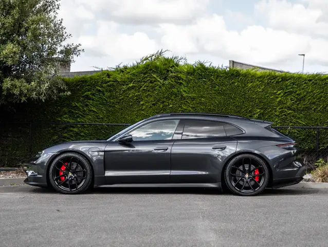 Porsche Taycan view 3