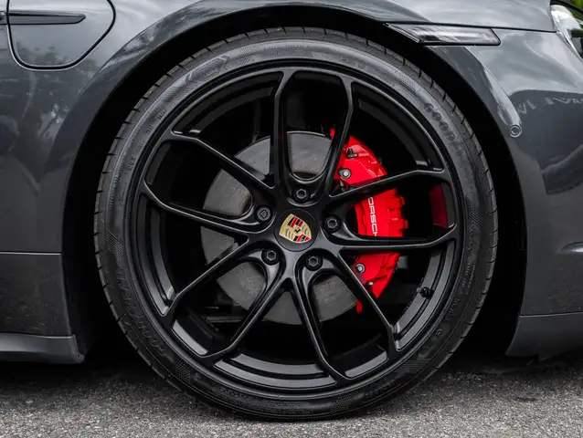 Porsche Taycan view 10