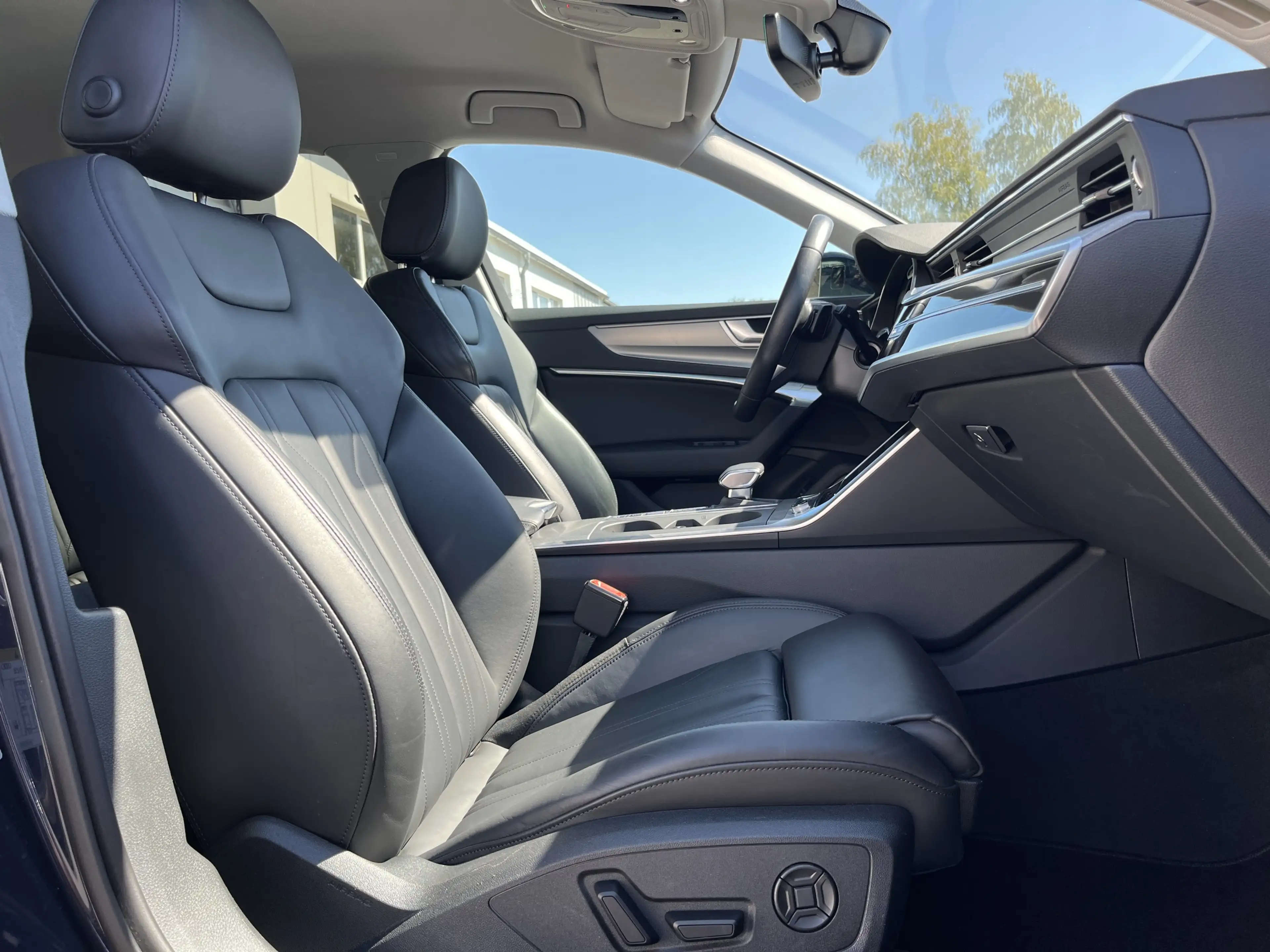 Audi A6 Avant 45 2.0 TFSI S tronic BLACKLINE S-Line Optik — photo 15